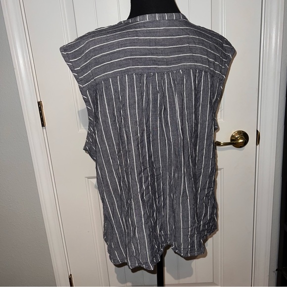 Old Navy Shirt Top Blouse Button Up Women's XL Gray White Sleeveless - Picture 2 of 5
